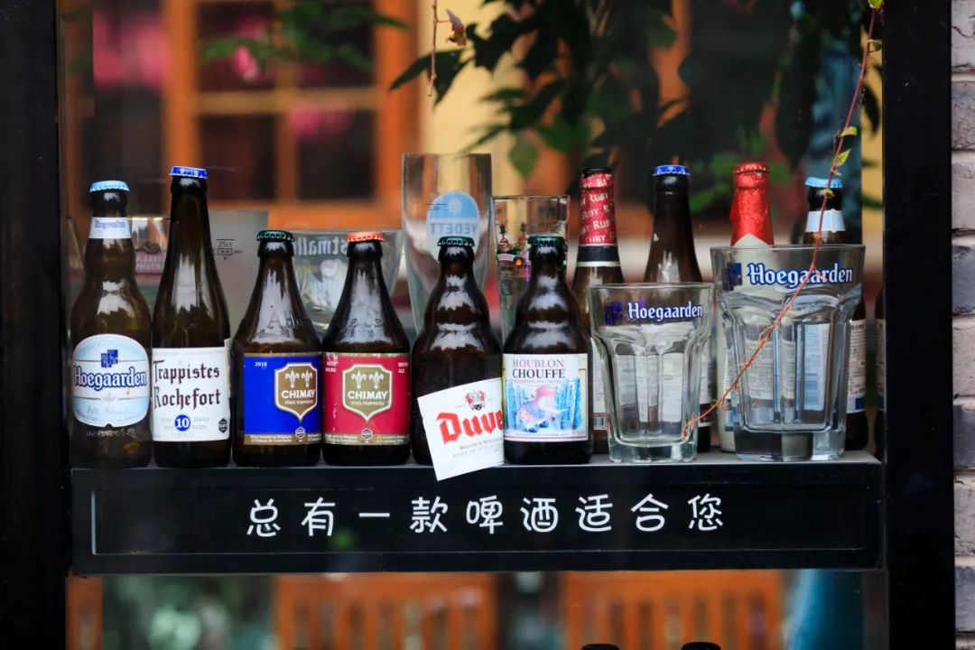 星巴克咖啡店vs瑞幸咖啡店,除了星巴克和瑞幸还有哪个咖啡店