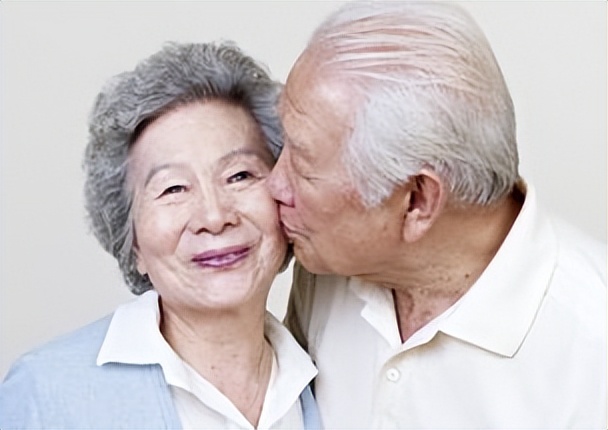 独居老人所面临的困境,80岁独居老人最好的解决方法