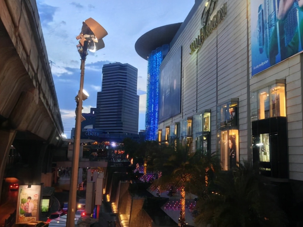 泰国的国王有实权吗,泰国国王和军方谁有实权