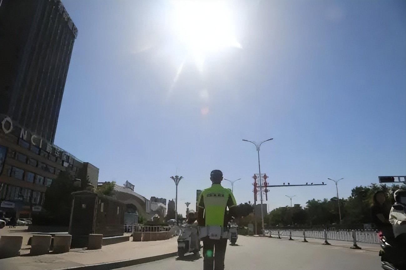 【致敬，高温下的坚守！】警察的夏天，怎么过？