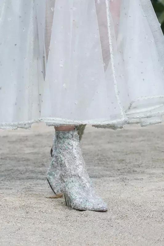 chanel衣服为啥贵,chanel女装贵吗