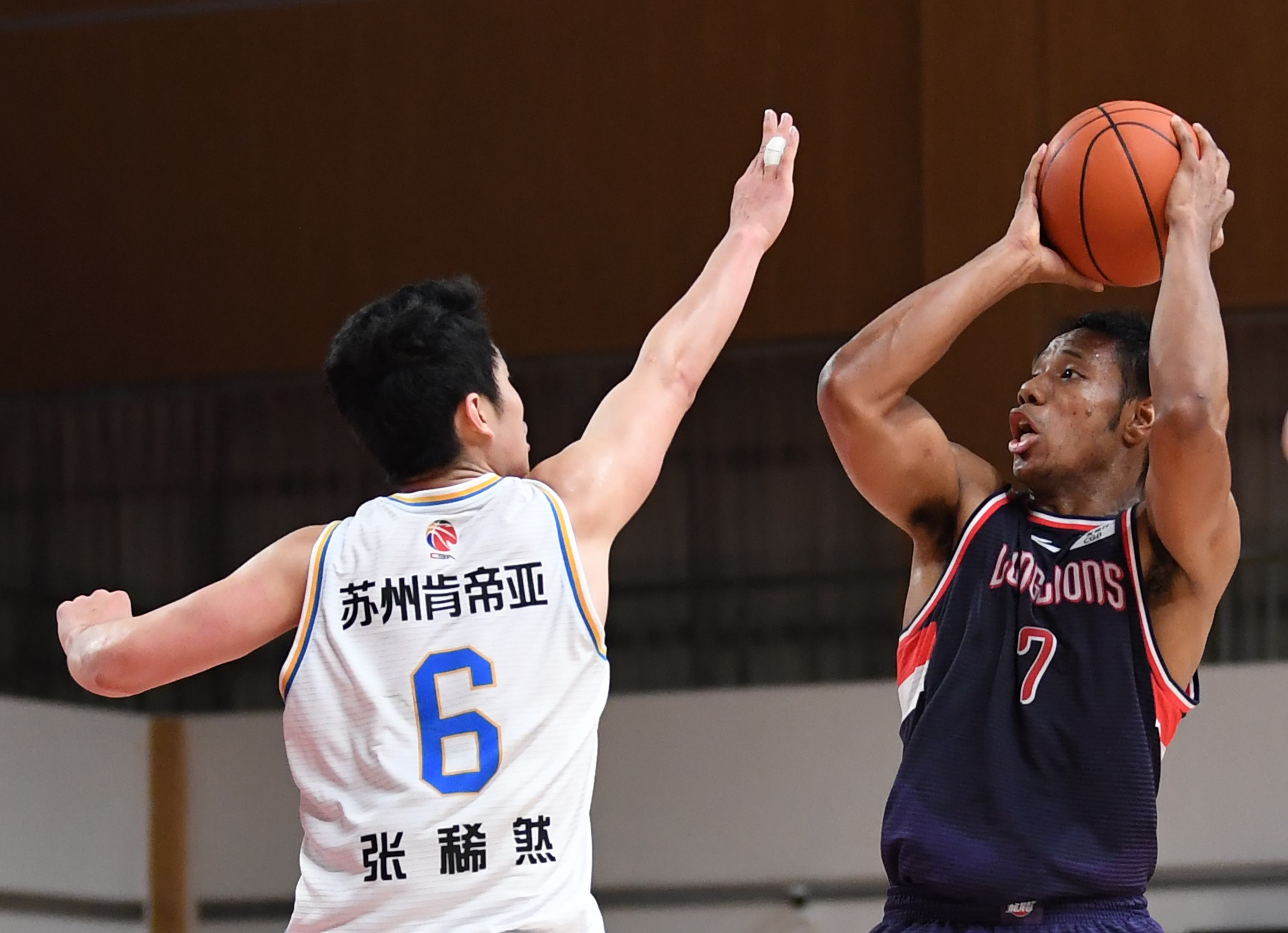 男篮国家队12人名单祝铭震,祝铭震是长得黑还是混血