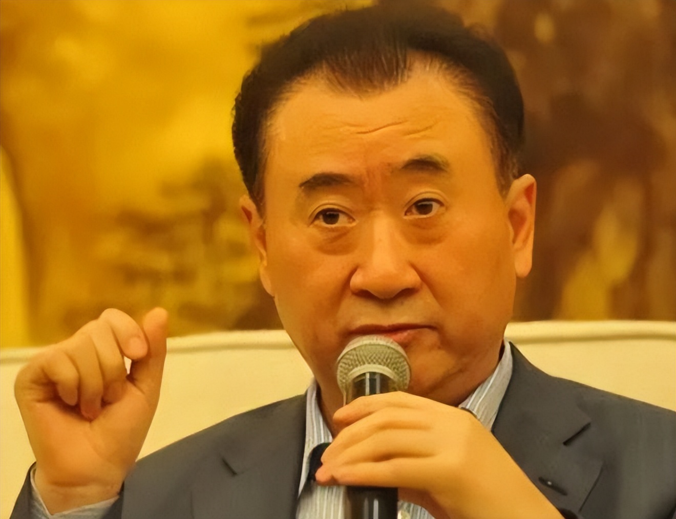 王思聪谈王健林现状,王健林4000亿负债怎么回事