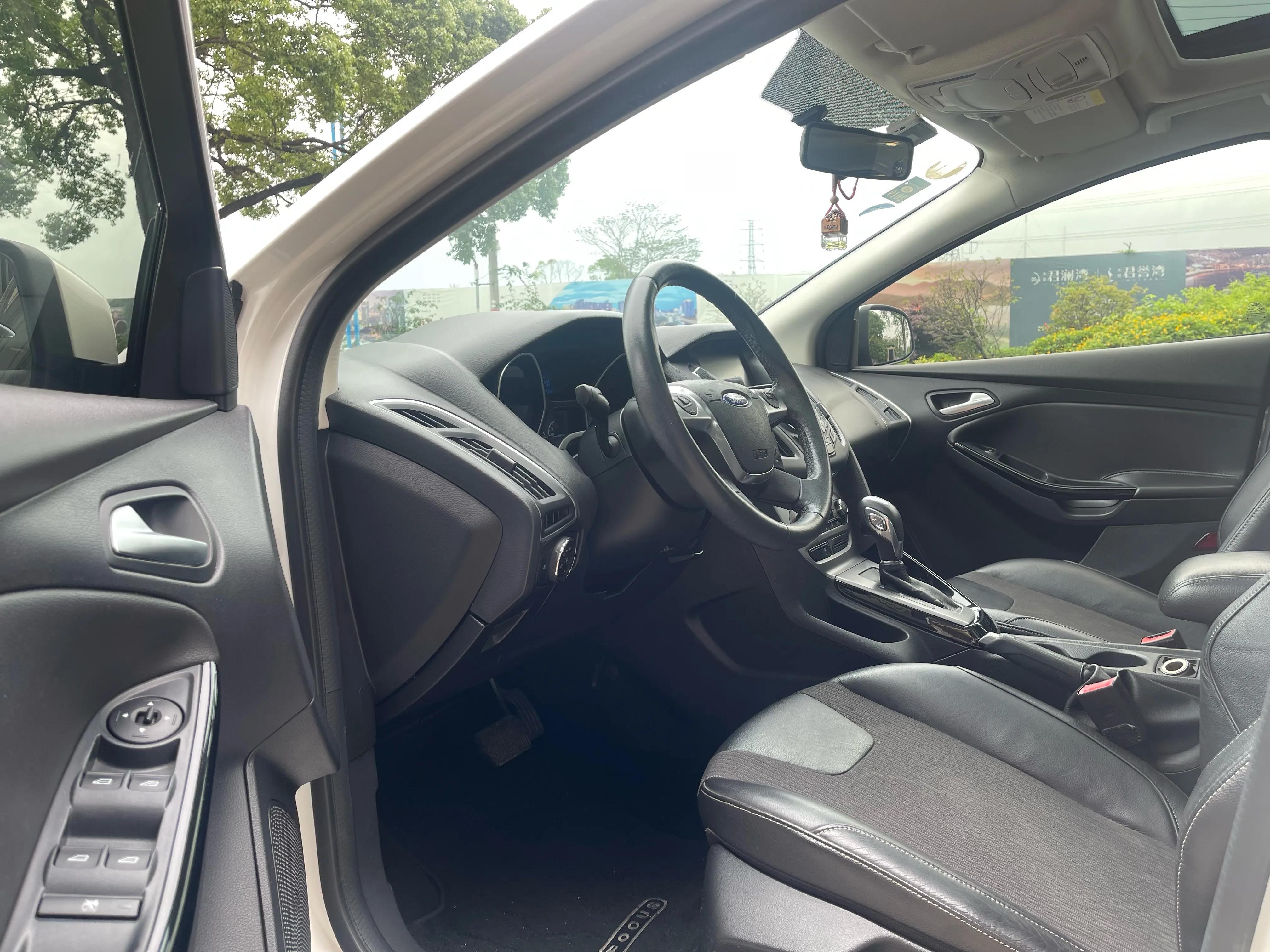 2013款福特福克斯1.6自动风尚型,2021福克斯stline按键图解大全