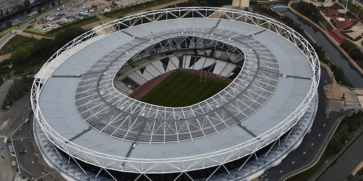 差距64653，英超第51队与曼联主场座位差距超过伦敦碗和酋长球场