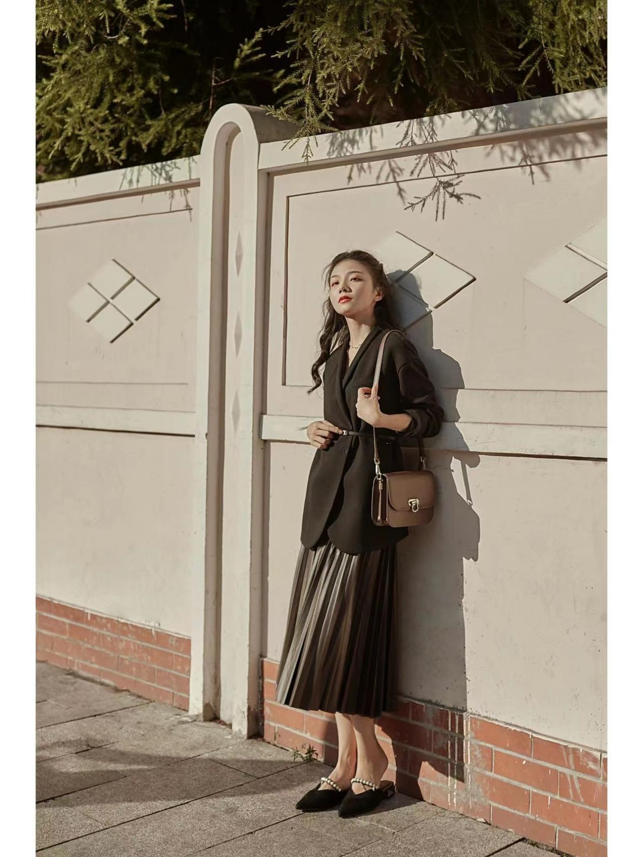 西装半身裙怎么穿显年轻活力,西装半身裙中长款搭配