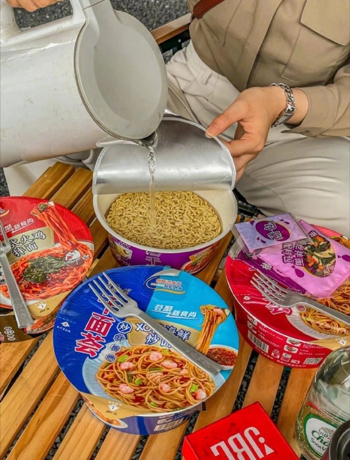 又是毕业季，青春里总有一碗课间的康师傅方便面