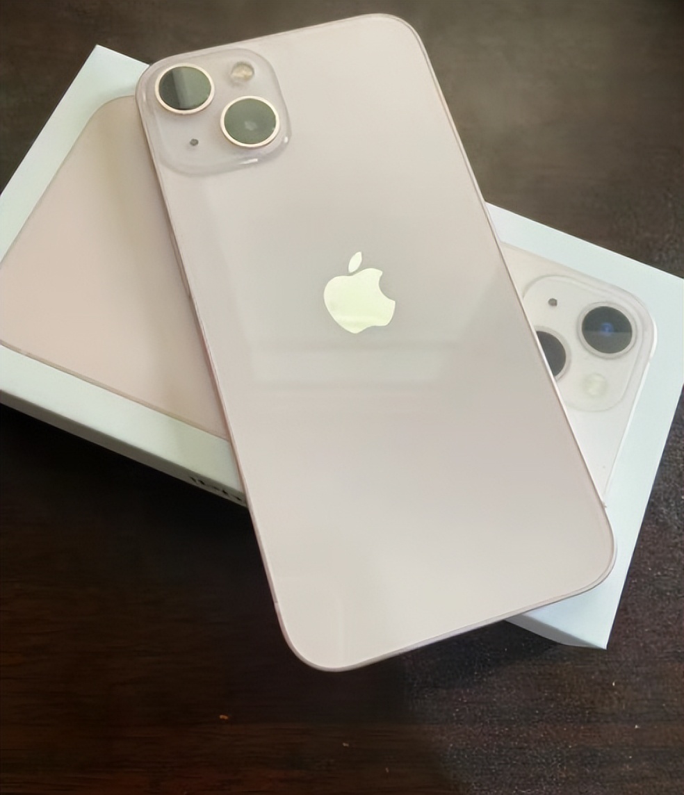 有人打工挣钱后，买的第一部手机为啥是iPhone而不是安卓旗舰机？