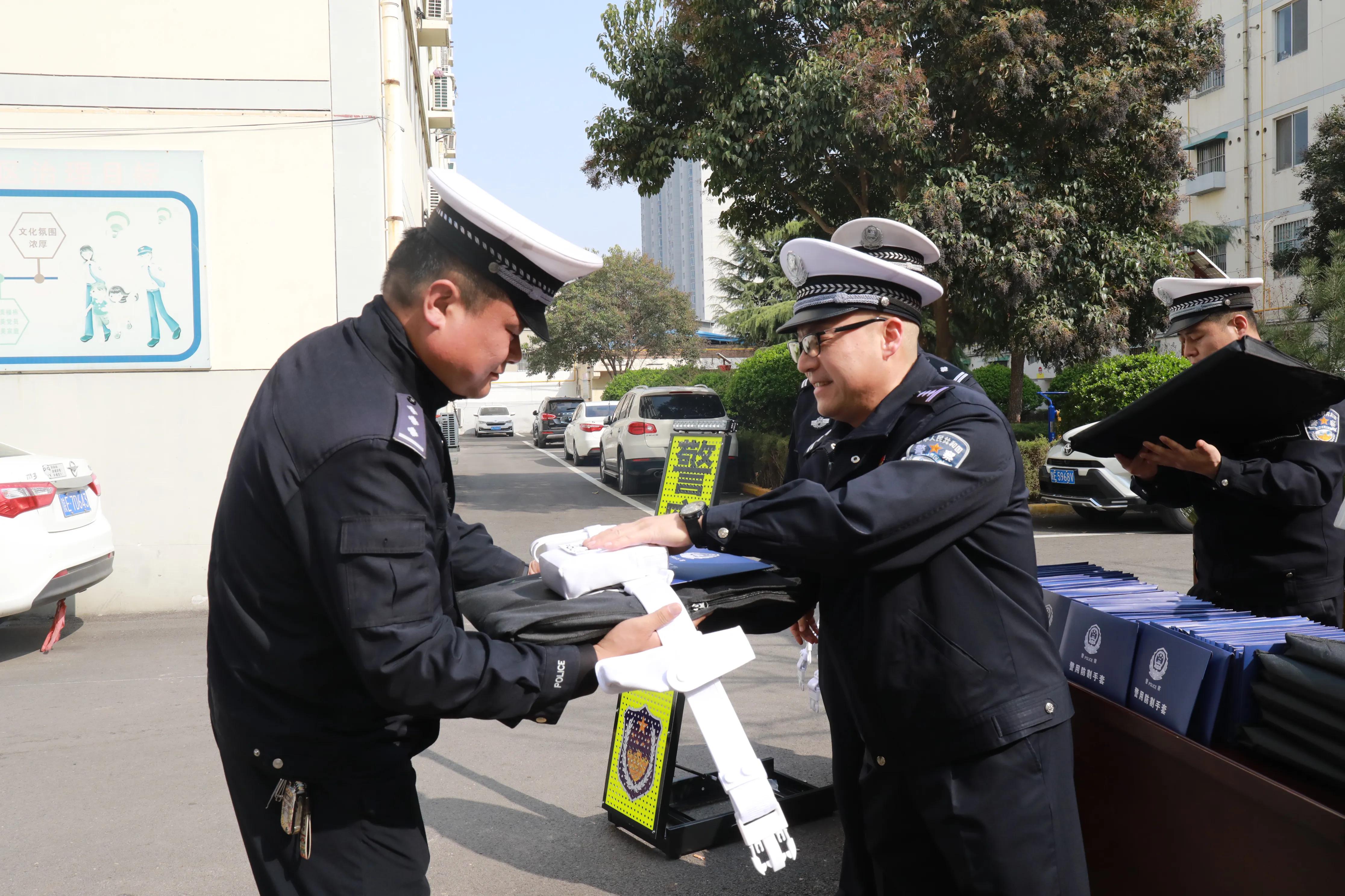 县公安局执法执勤装备发放仪式,阳谷公安机关警用车辆配发仪式