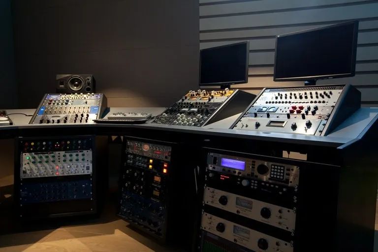 意大利的玻璃之家选择了SolidStateLogicSystemT和Network