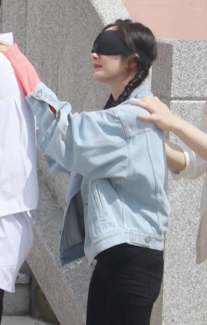 盘点有哪些明星在舞台上露过腹肌,假腹肌假翘臀