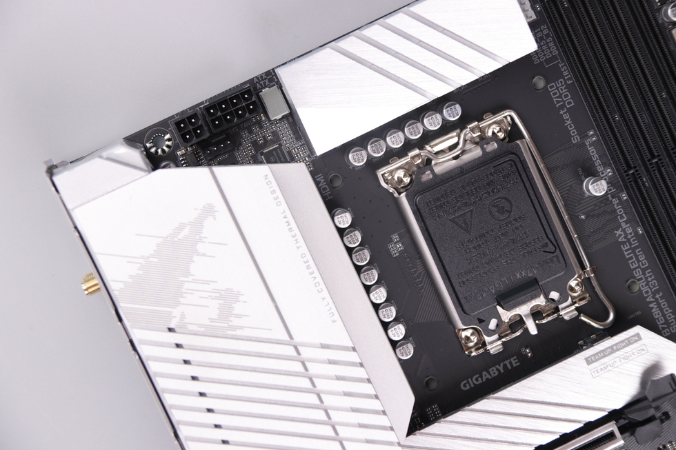 技嘉小雕b760m适合多大的机箱,技嘉小雕b760m黑科技测试