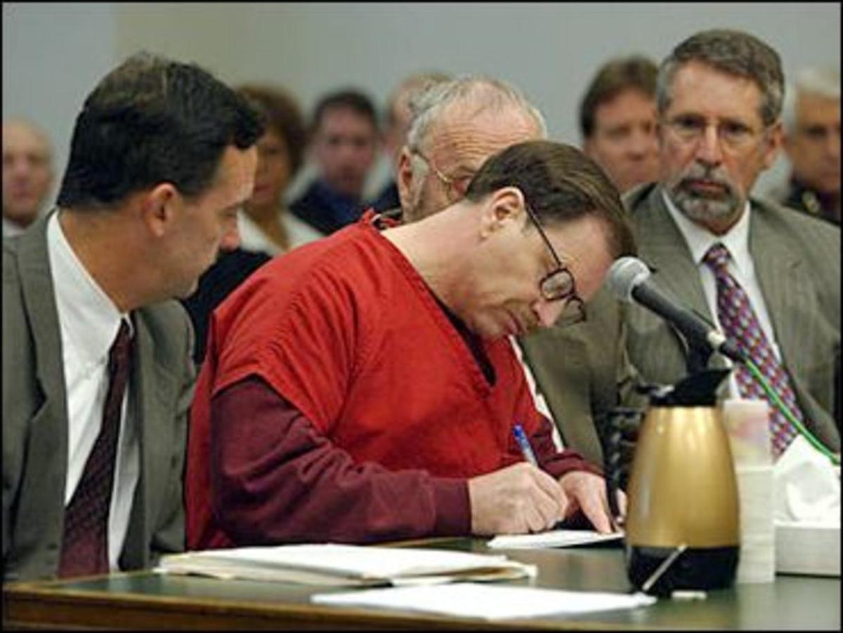 完美犯罪？美国老警不懈追凶20年，身背48命连环杀手终落网