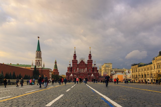 穷小子出国留学变成亿万富翁,穷小子去外国留学