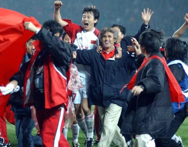 足球天才被相中,足球神童长大