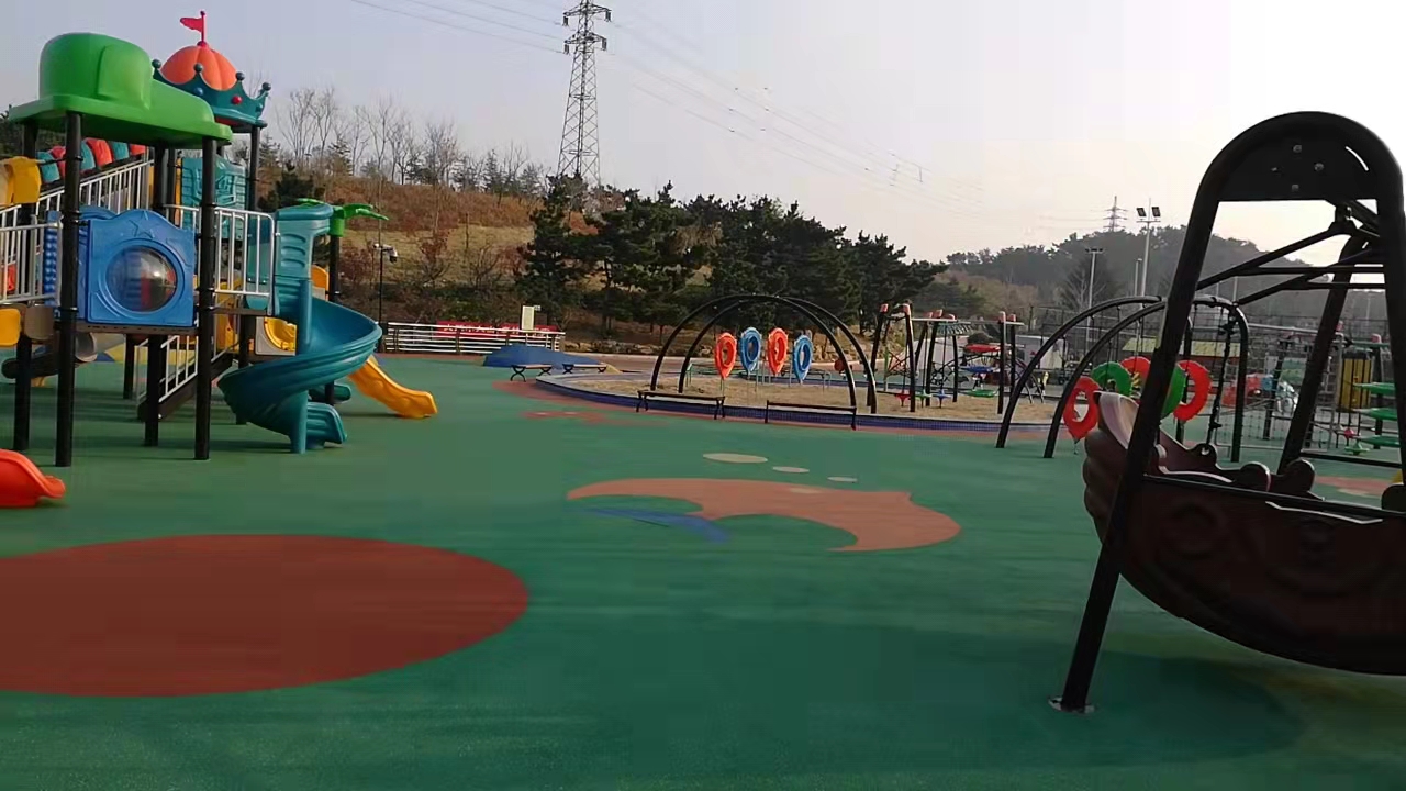 威海华田体育公园晚上好玩吗,华田体育公园的孔雀在哪里