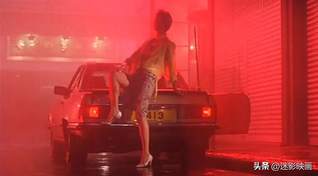 37年前的邪典片,王祖贤颠覆出演,删减才能播,录像厅时代噩梦