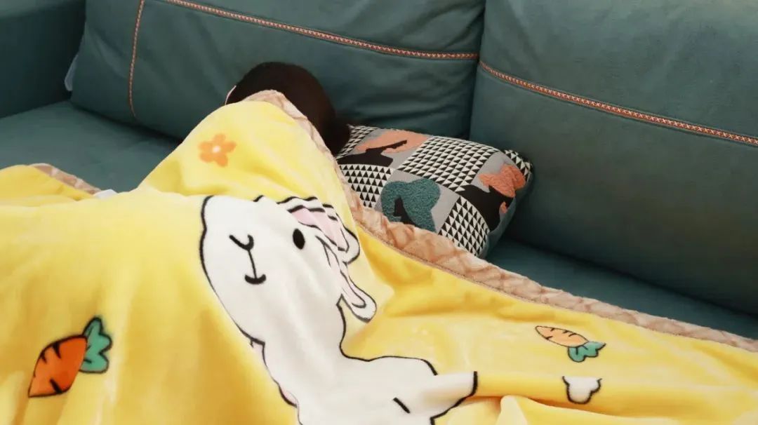 睡到半夜肝不好的症状,睡觉时中途会醒是因为肝不好吗