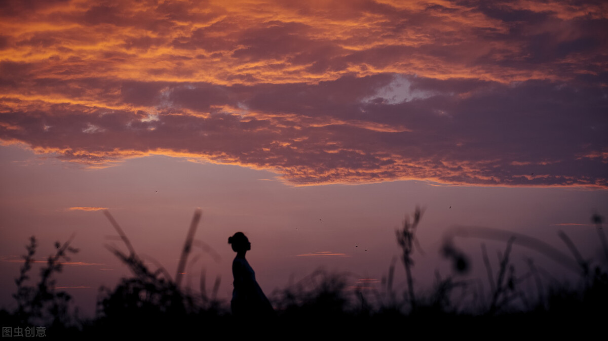 女人死了丈夫改嫁是什么心理,一个女人死了婆家是不是高兴
