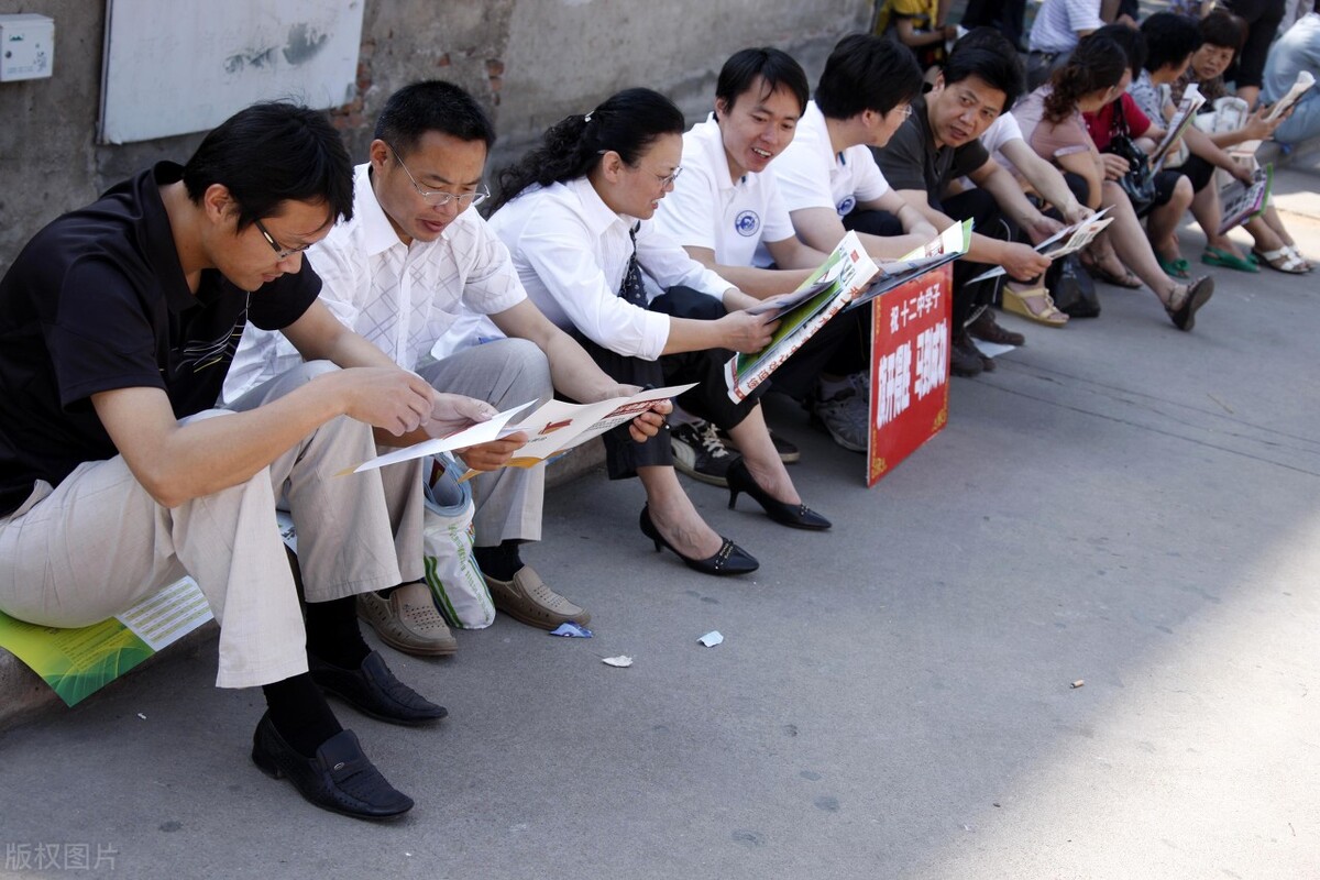 摄影专业考公务员最吃香的专业,理科女生考公务员应该选什么专业