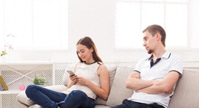 妻子被丈夫骗走千万财产,彩礼被男方拿走离婚后能要回来吗