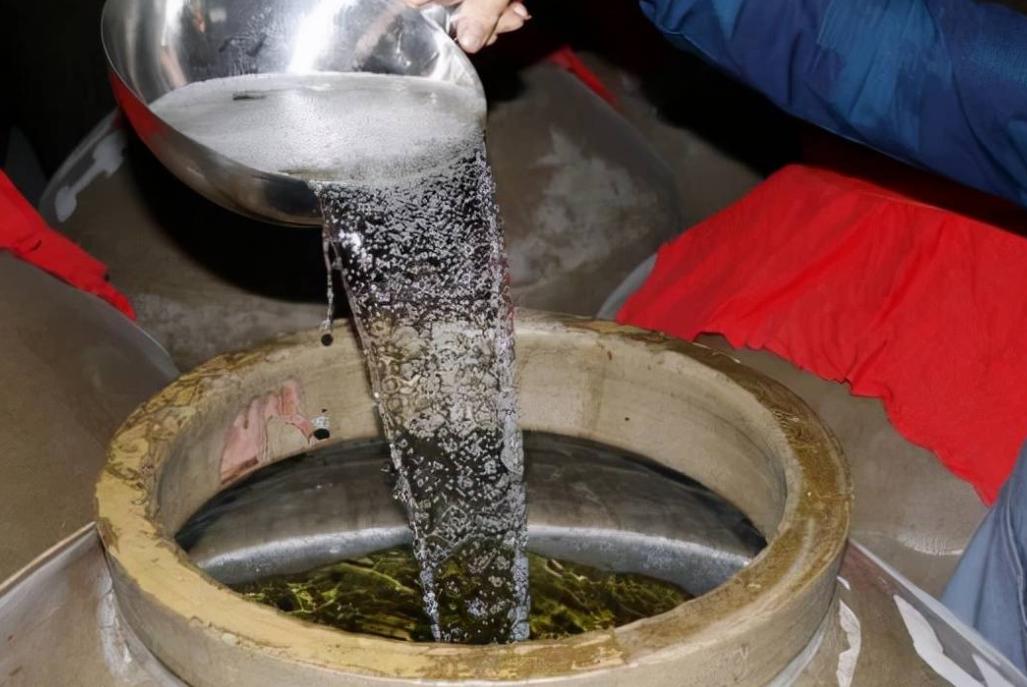 浓香型纯粮食白酒成本是多少,纯粮酿造白酒一斤成本多少钱