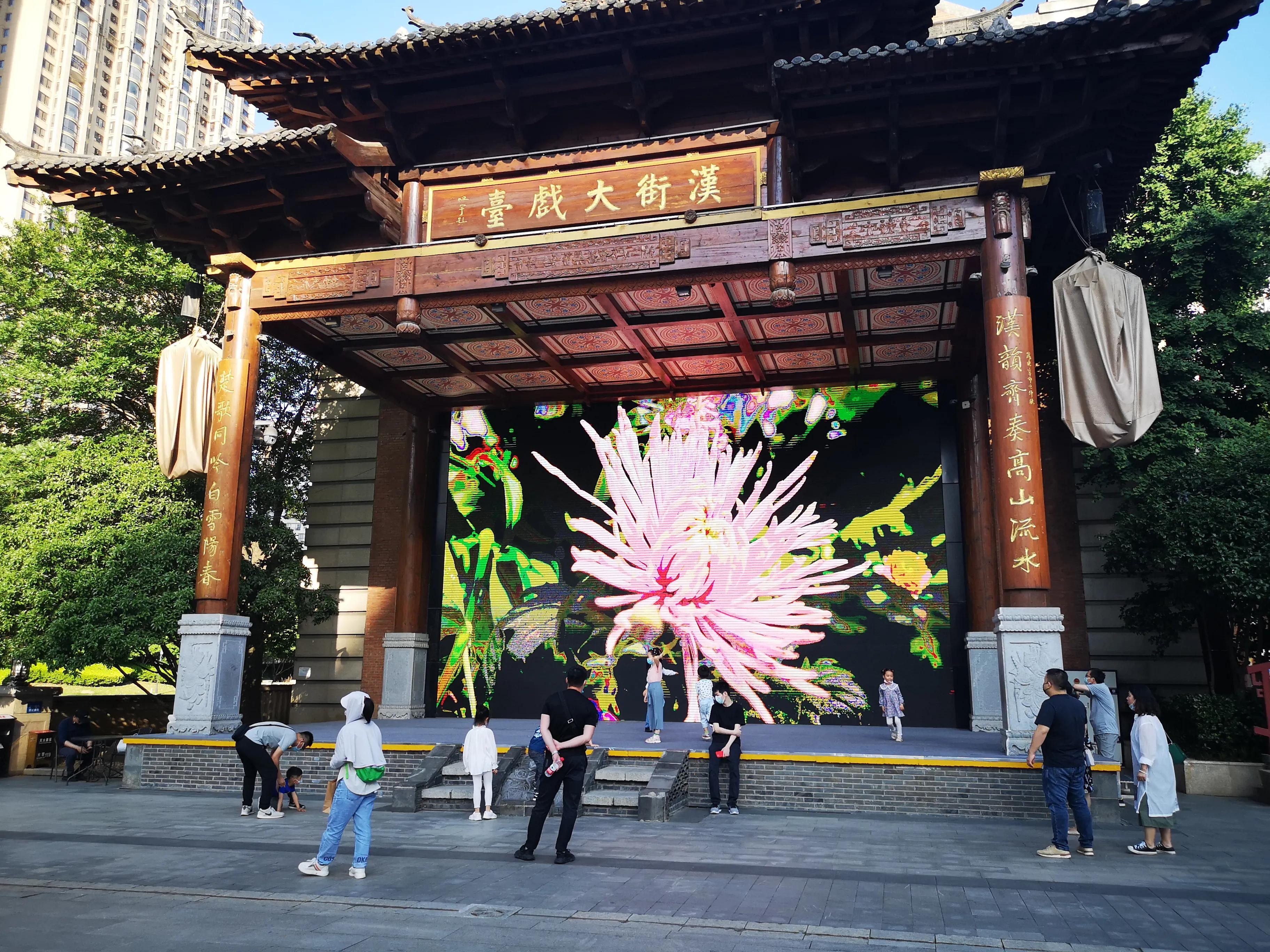 武汉恢复日常活力街头生活,武汉人回归正常生活更有信心