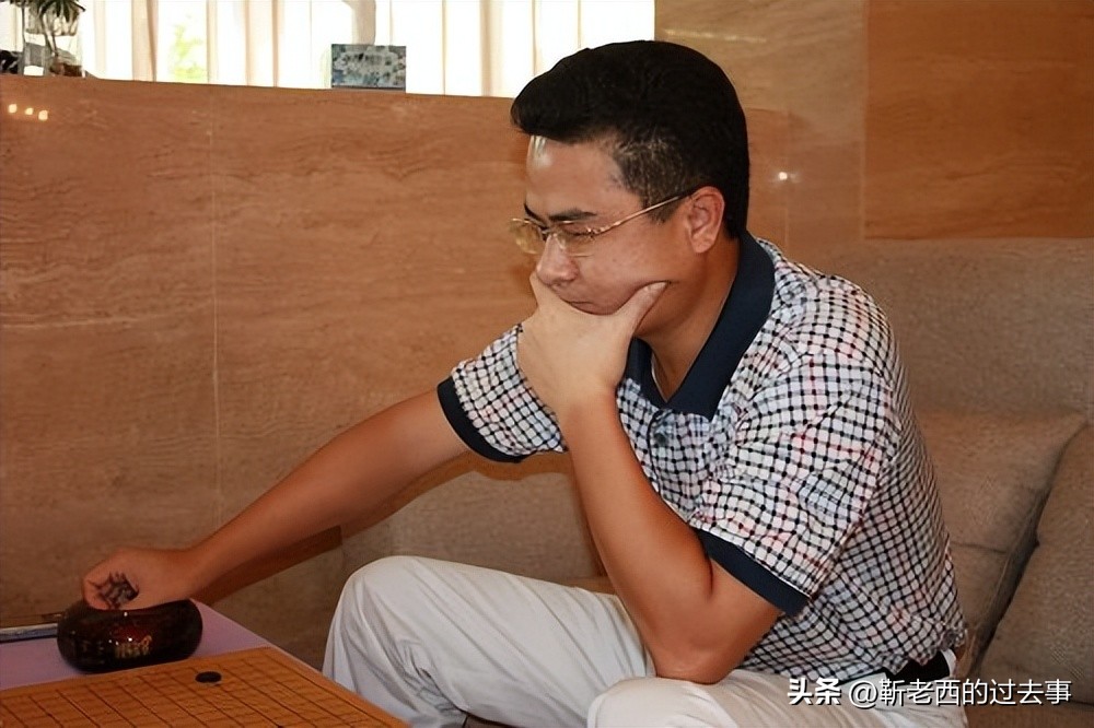 一把牌输7亿美金，欠债200多亿跑路，金立手机创始人至今去向成谜