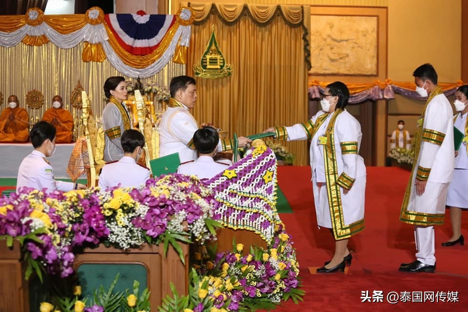 泰国公主颁发毕业证,泰国国王授予毕业证