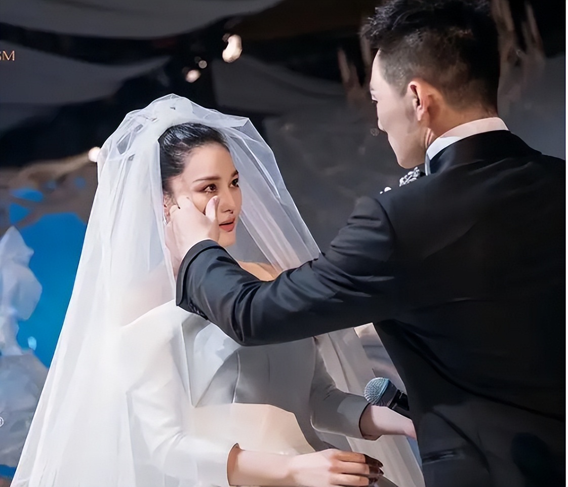 张馨予婚姻困境,张馨予与何捷结婚后宛如贤妻良母