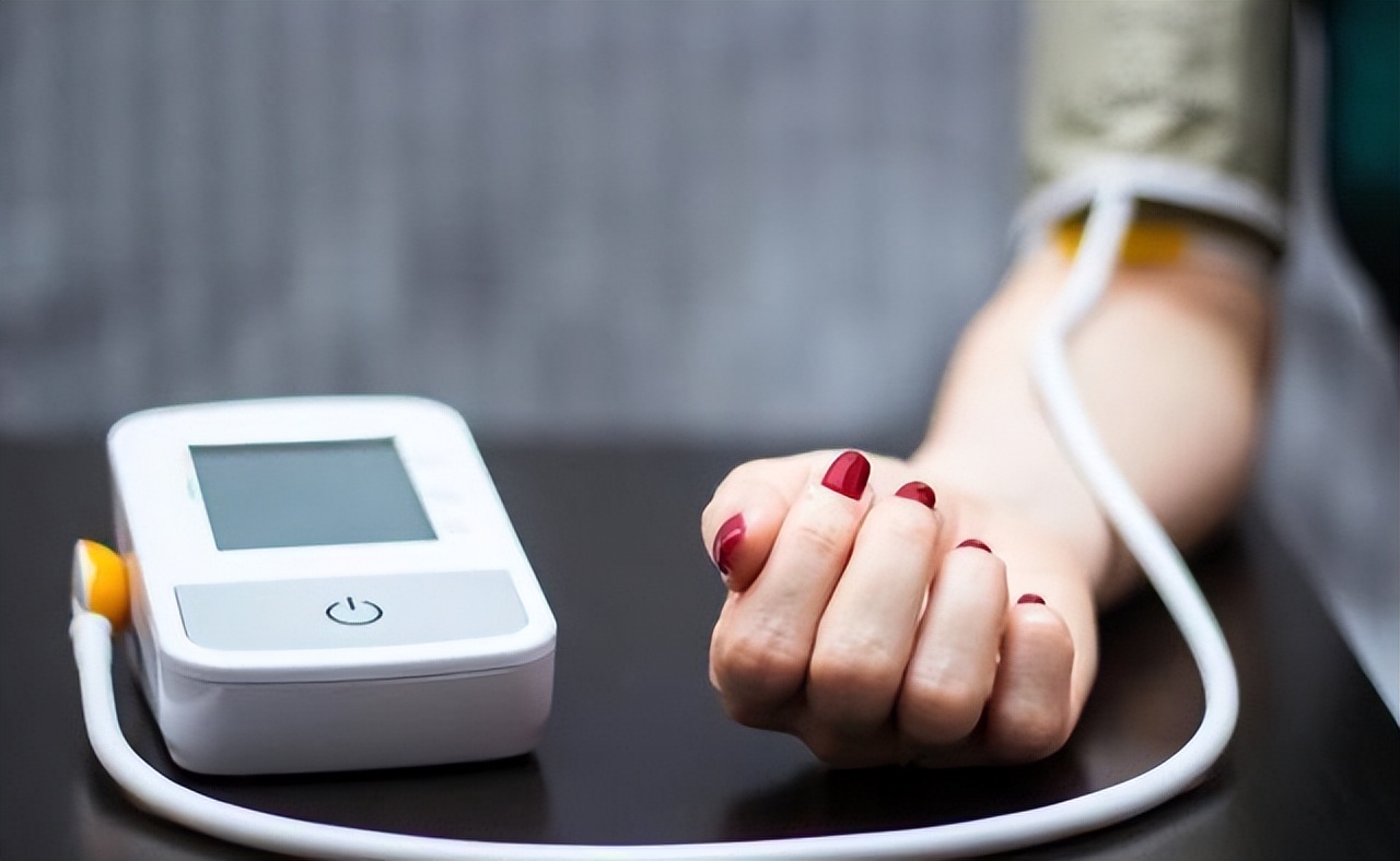 高血压可以每天吃2-3个核桃吗,高血压糖尿病患者可以吃核桃吗