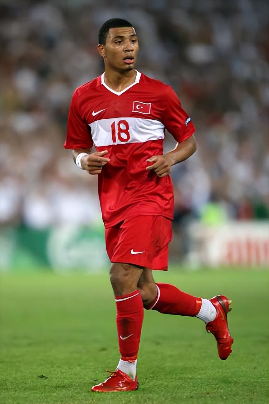 英格兰土生土长的土耳其黑人国脚，曾在8个国家的18家俱乐部效力