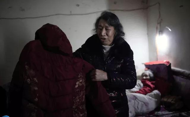 61岁老头男扮女装,47岁大叔男扮女装20年