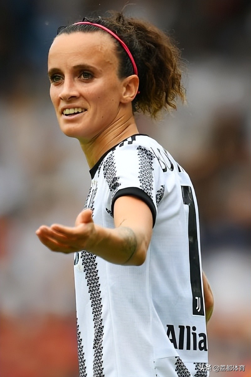 中国留洋女足球运动员,女足球运动员中国