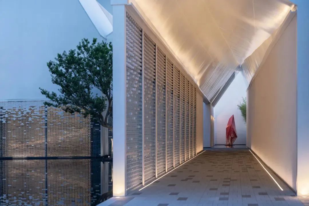 中营腾憬｜示范区如何通过玻璃做出亮点，设计+选材+施工工艺