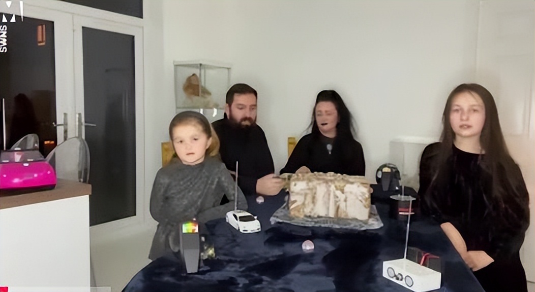 英国一对夫妇灵异事件,英国一家四口