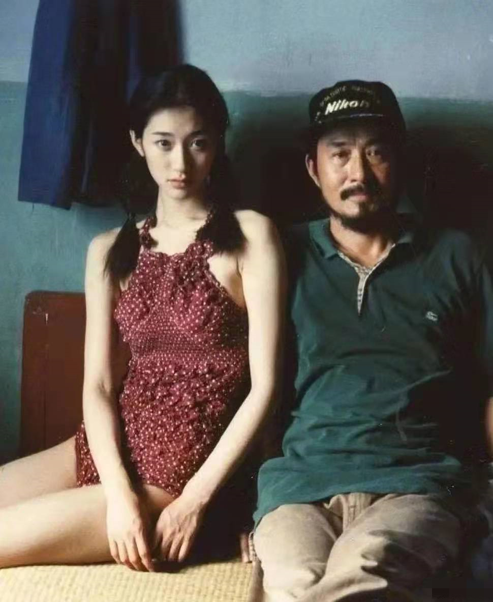 李小冉和许晴身材对比,李小冉的身材其实比柳岩还好