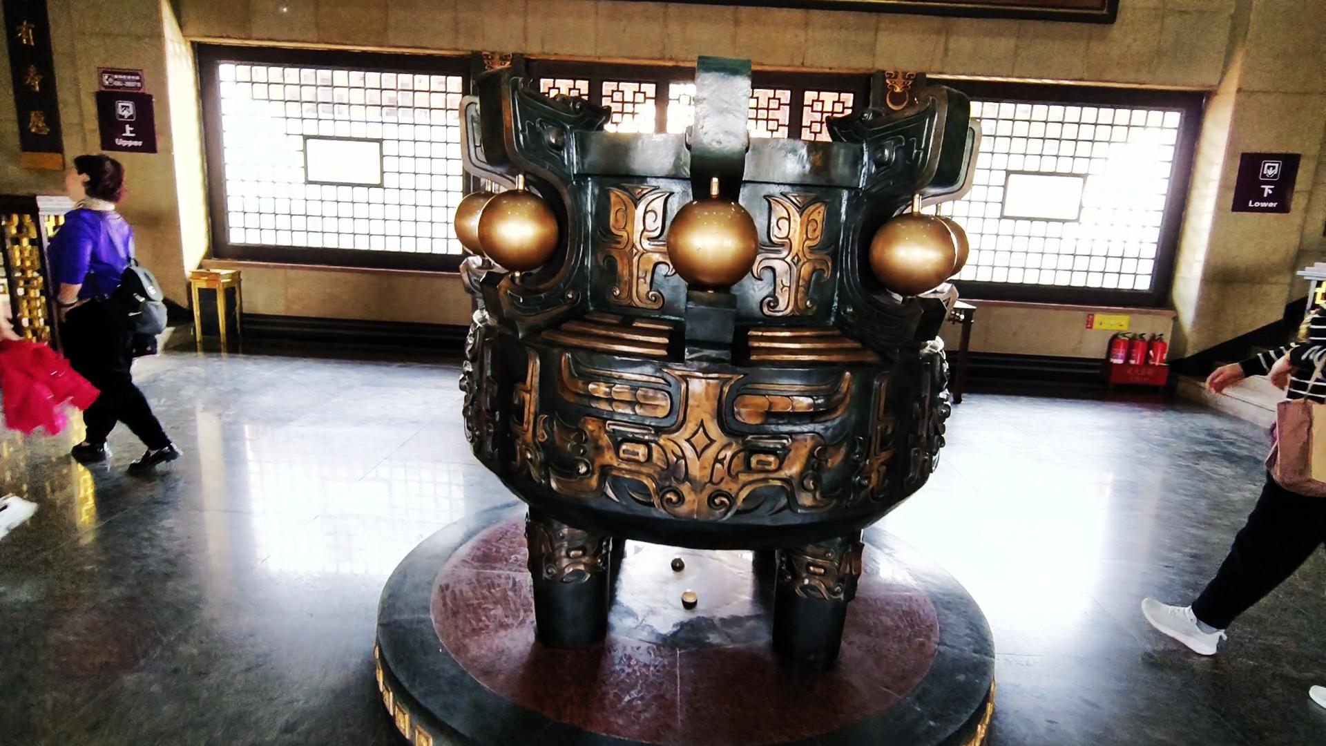 中国第一座门文化旅游景观展现中华民族历史渊源的华夏文明纪念碑