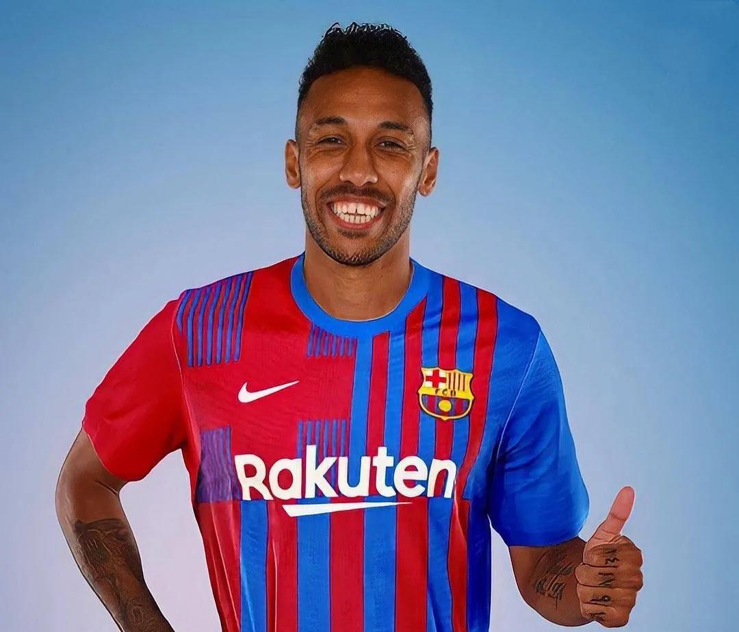 欧洲转会汇总：米兰欲签欧洲杯金靴接班伊布，5豪门争夺巴萨中场