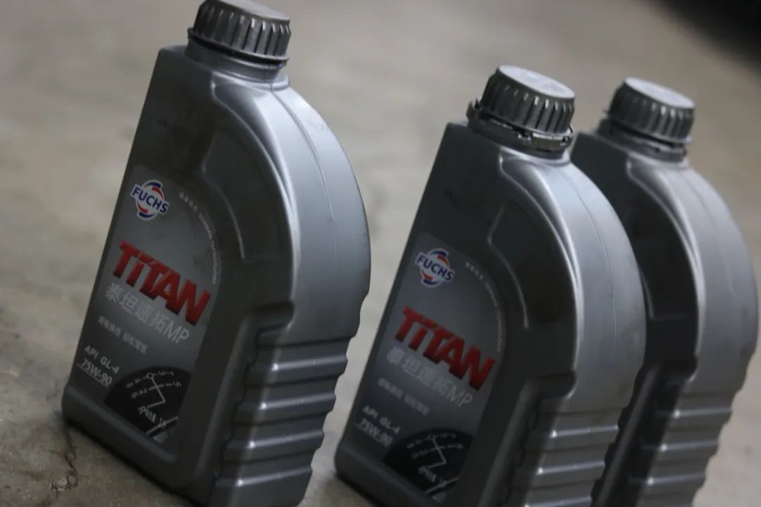 2010款比亚迪f0翻新案例,比亚迪f0全车翻新喷漆多少钱