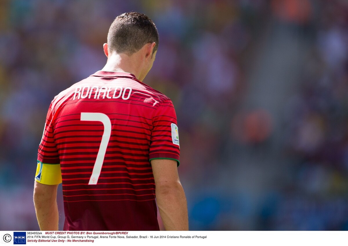 从贫民窟走出来的足球巨星c罗,c罗为什么能在绝境中重回巅峰