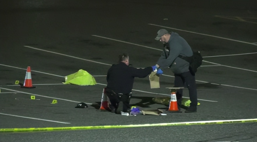 多人惨死!BC市中心购物城爆斧头砍人!狂徒车撞托儿所