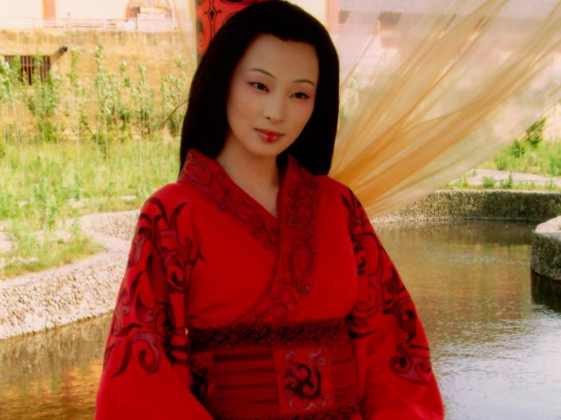 周迅青春靓丽蔡少芬人老珠黄,给皇后