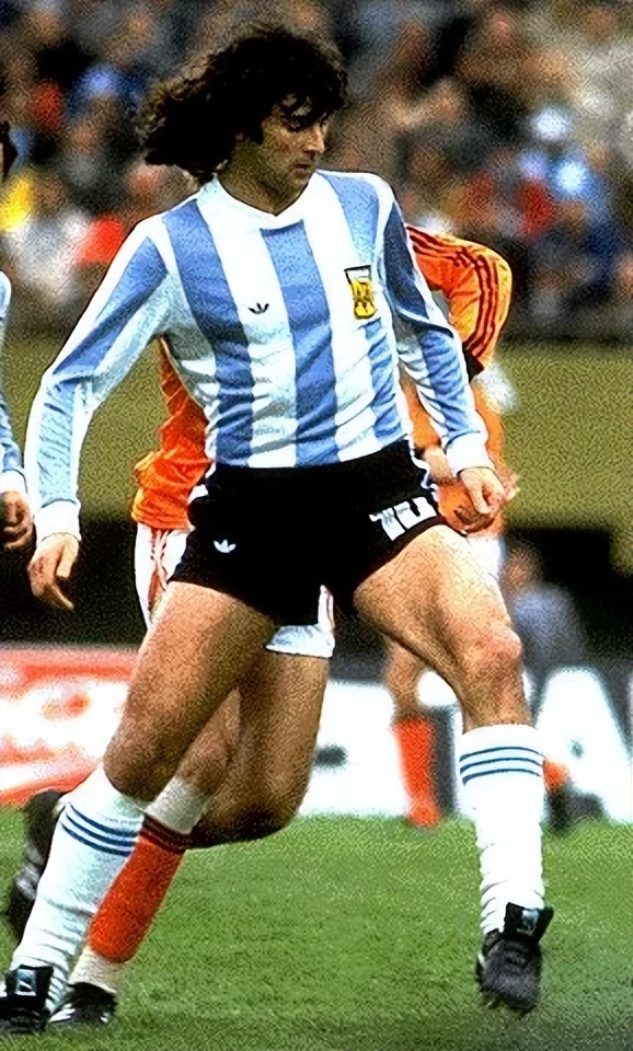 阿根廷两代球王被绝杀,公认的两个球王