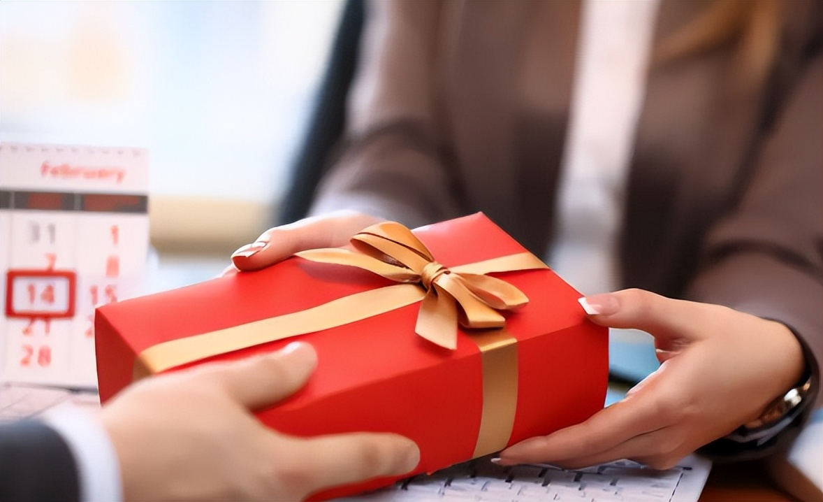 串门送礼送了三样怎么办,送礼不进家门该怎么送