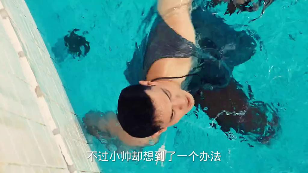 泳池竟有鳄鱼,巨型鳄鱼真实视频游泳