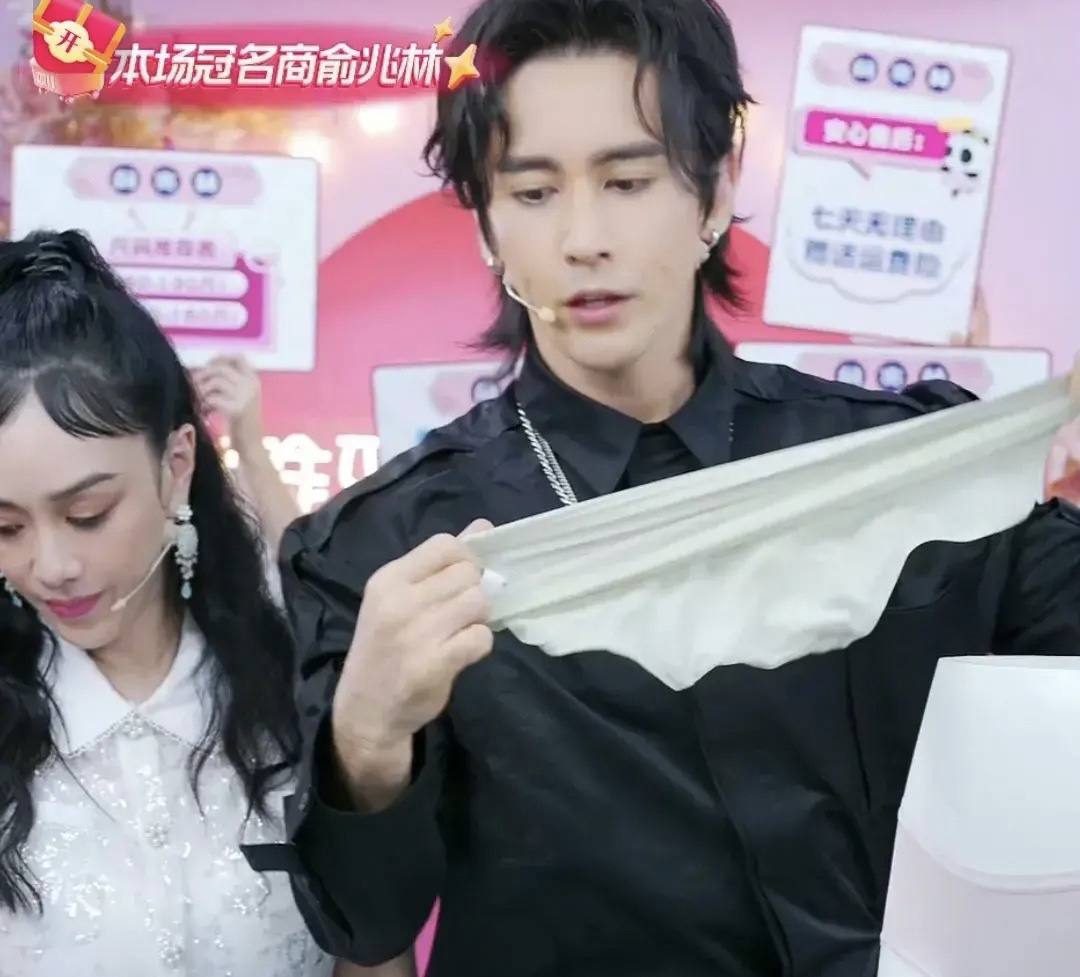 棣欐腐濂虫槑鏄熶笌鑰佸叕鐩存挱鍗栬揣,棣欐腐濂虫槑鏄熷拰鑰佸叕甯﹁揣鐩存挱