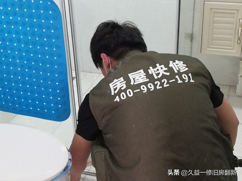 蹲便厕所下水管周围漏水怎么办,厕所蹲便水箱漏水是防水没做好吗