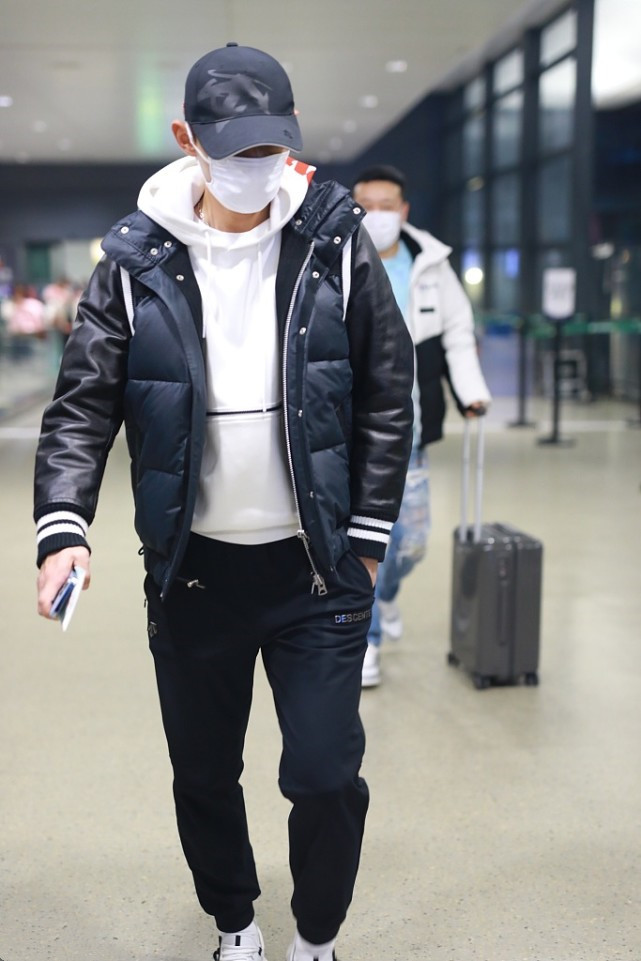 张继科蓝色运动鞋配西装,张继科穿搭卫衣短裤