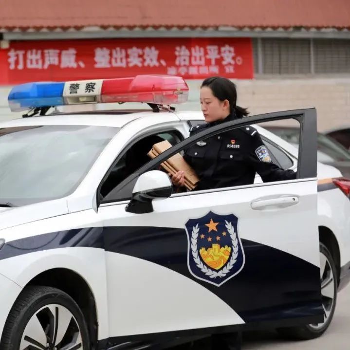 致敬了不起的她户籍女警海报,致敬了不起的她看守所女警